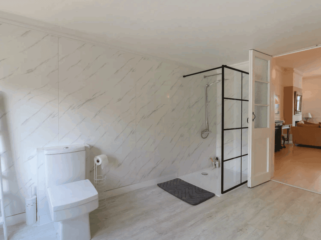 Ground floor bathroom, wheelchair access