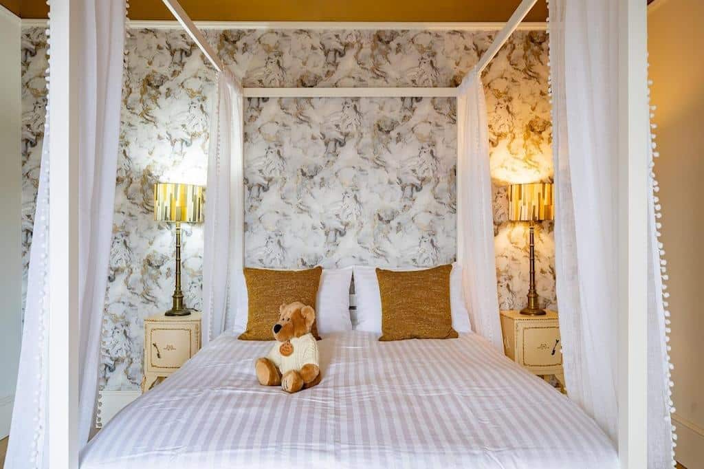 4 poster bedroom with balcony and sea view